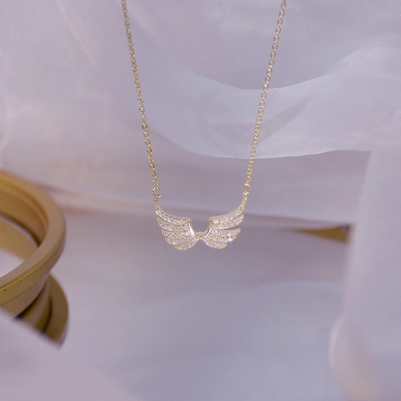 14k gold diamond wing necklace - Picture 3 of 5
